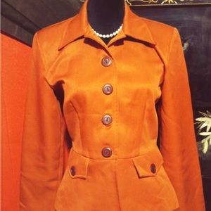 Tailored designed rust blazer with faux pockets & shoulder pads. size 7